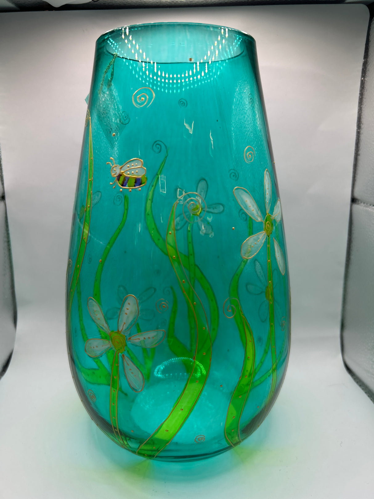 Bee happy Daisies Extra Large Bouquet Vase