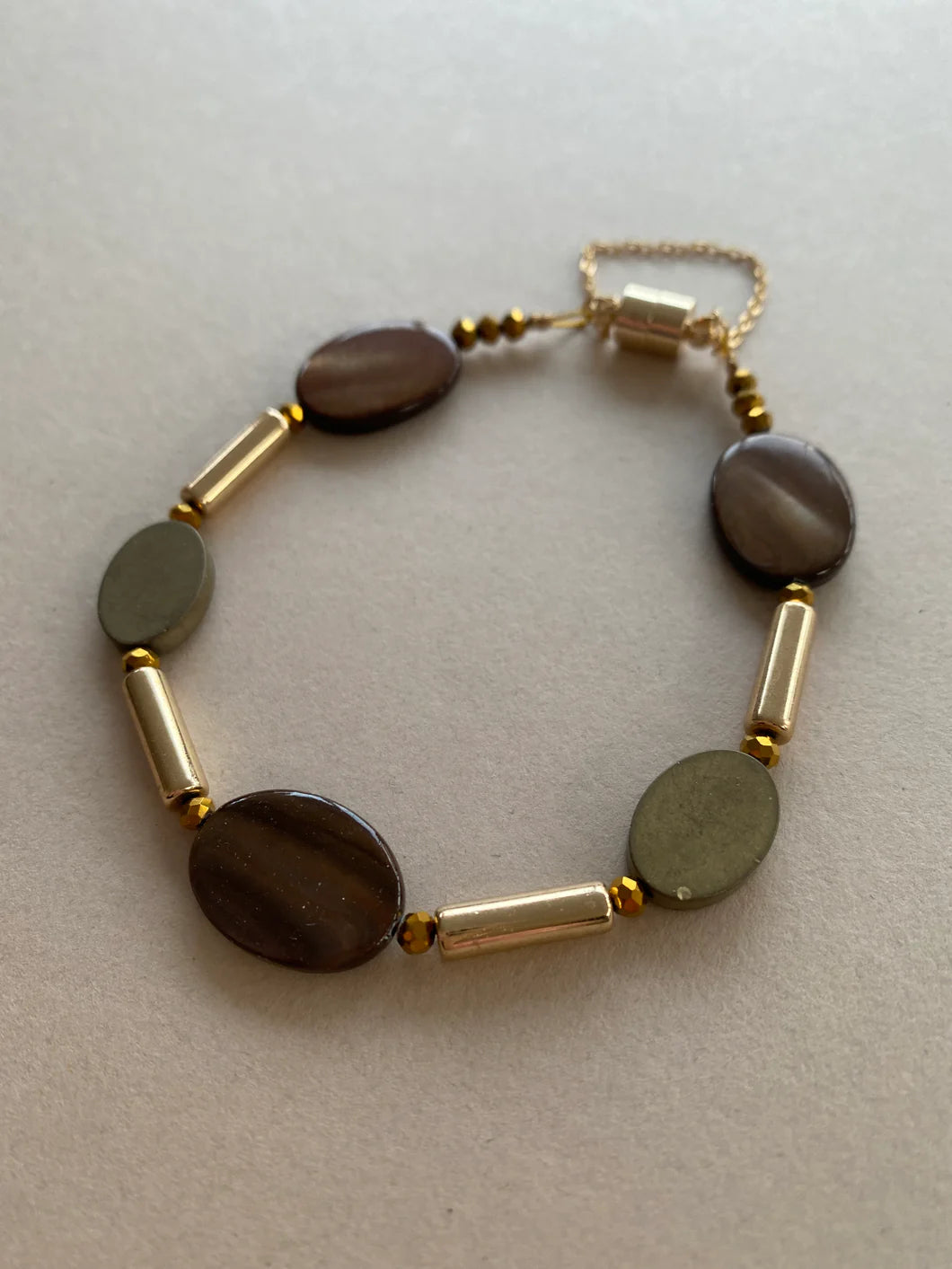 Shell and Hematite Magnetic Bracelet