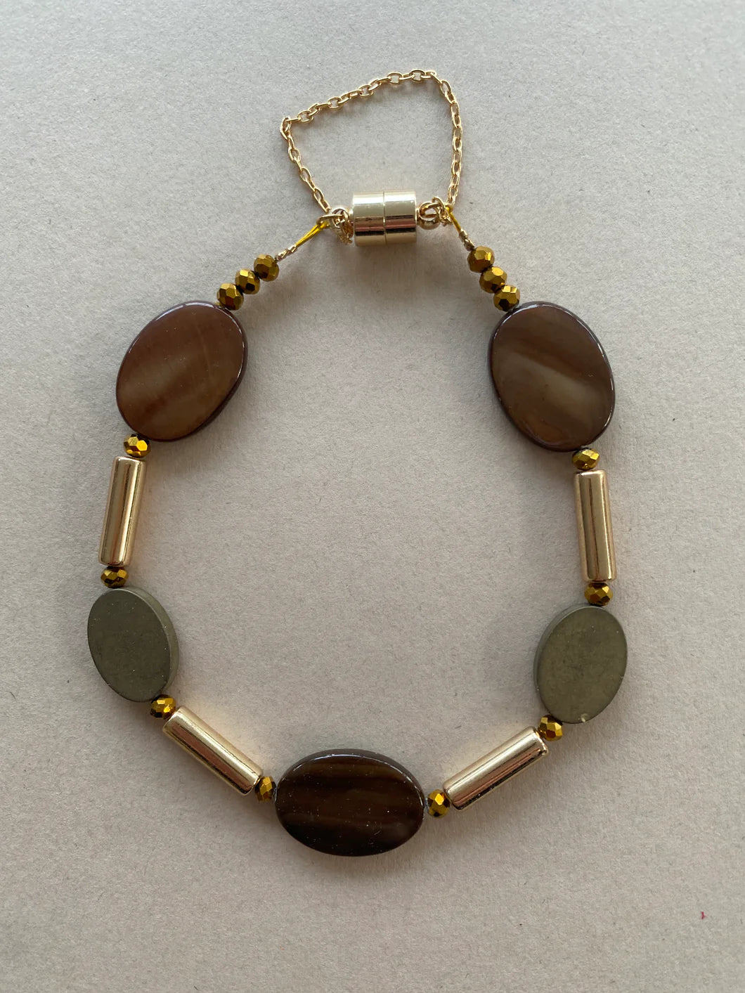 Shell and Hematite Magnetic Bracelet