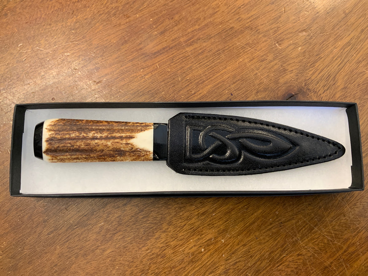 “Argyll” Red Deer Antler Sleek Sgian Dubh with Black Bullhorn Cap & Back Sgian Dubh