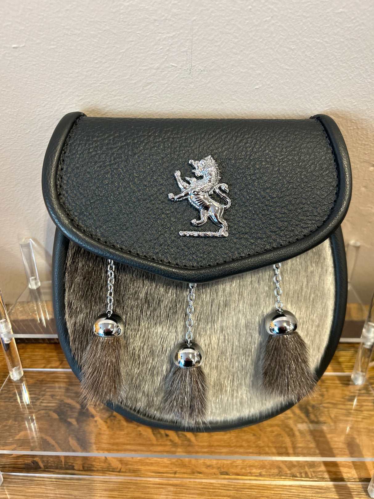 Lion Rampant Crest Flap Skin Front & Metal Tassels Semi Dress Sporran