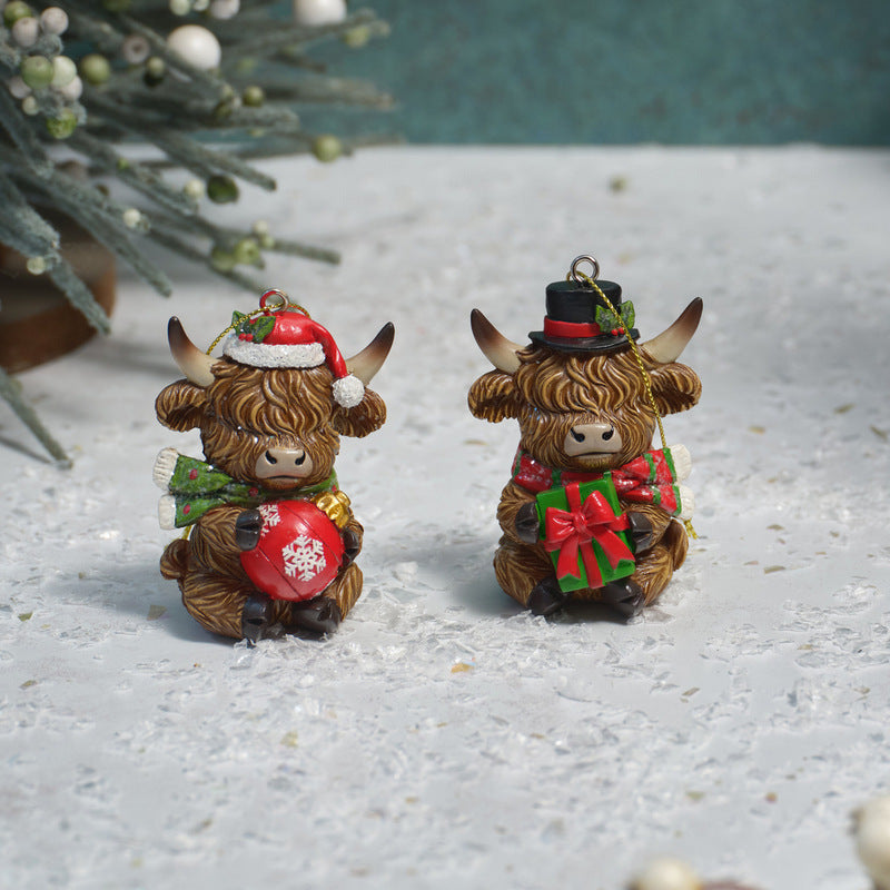 Christmas Highland Cow Sitting Ornament With Present / Bauble