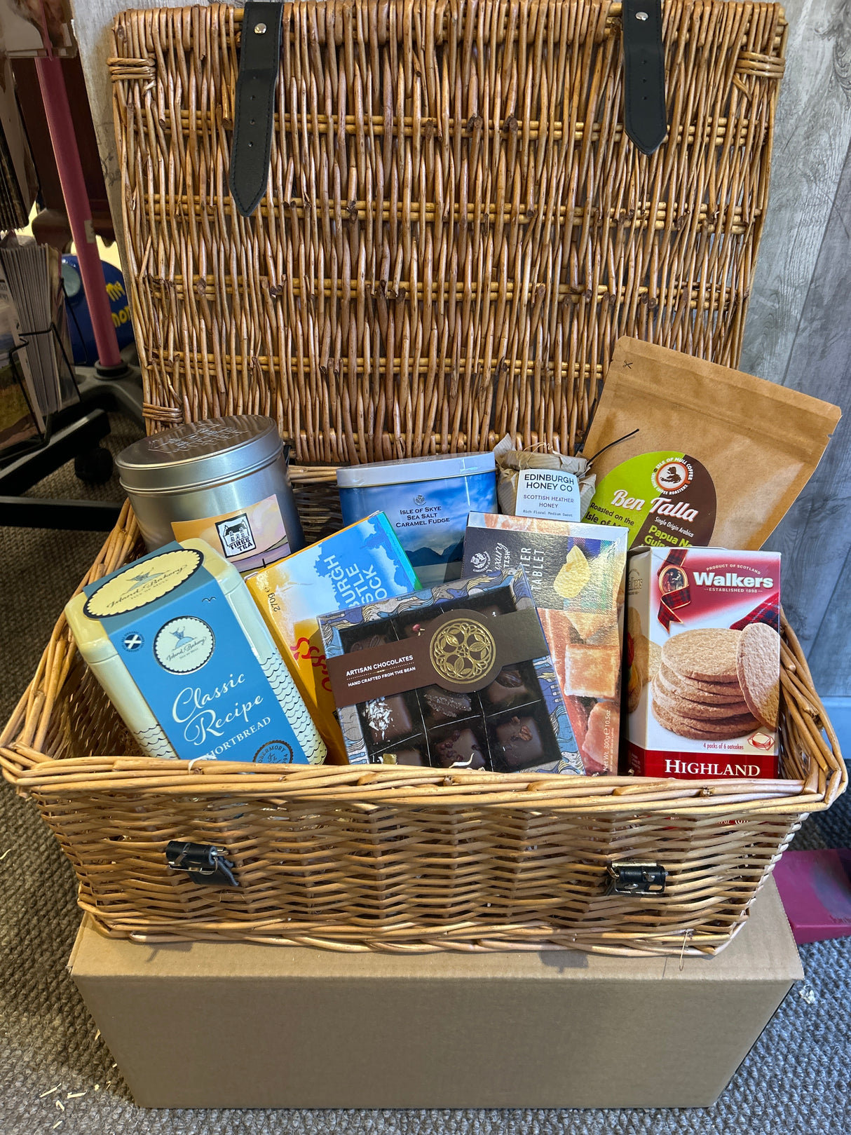 Luxury Scottish Hamper (£99 discount applied at checkout)