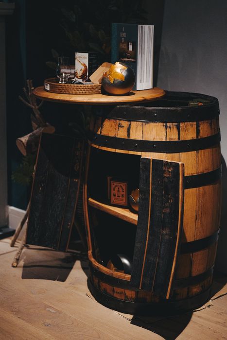 Full Barrel Bar with Swivel Lid & Doors
